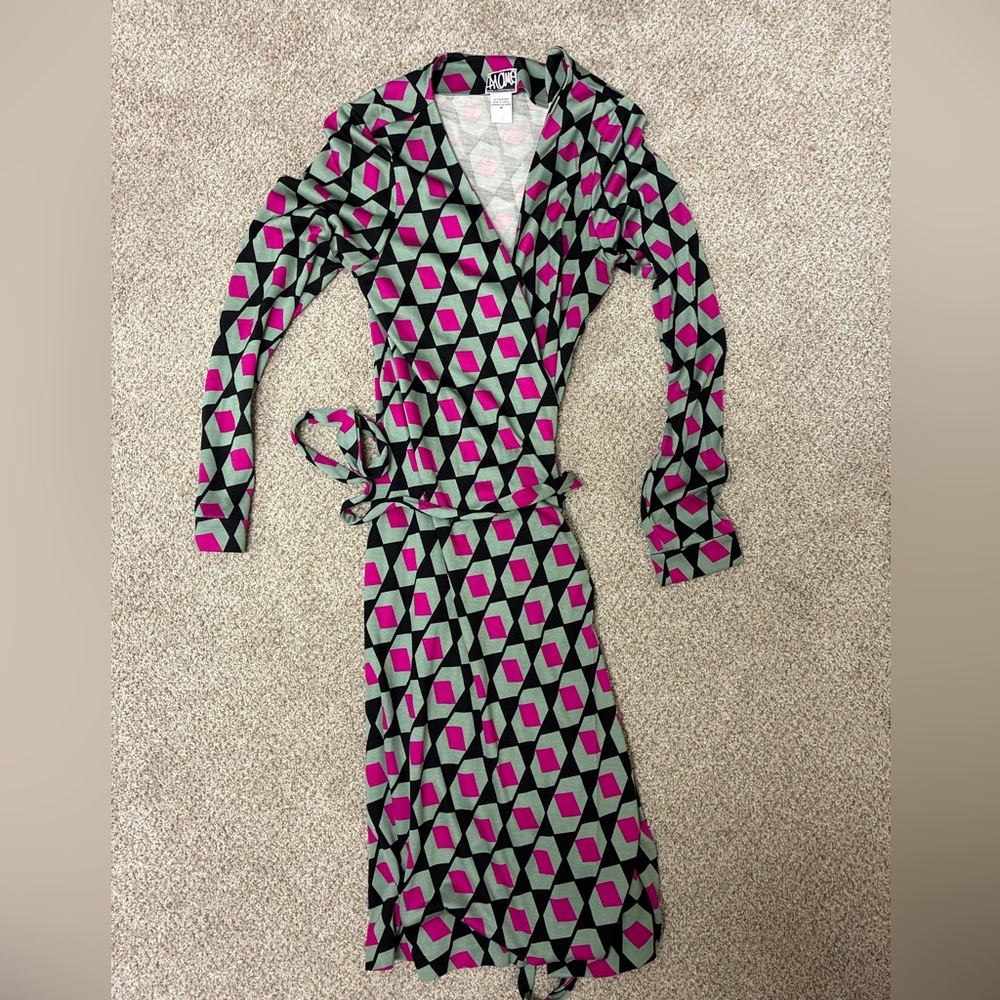 Like new, Diane Von Furstenberg Pink and Black Geometric Wrap Dress